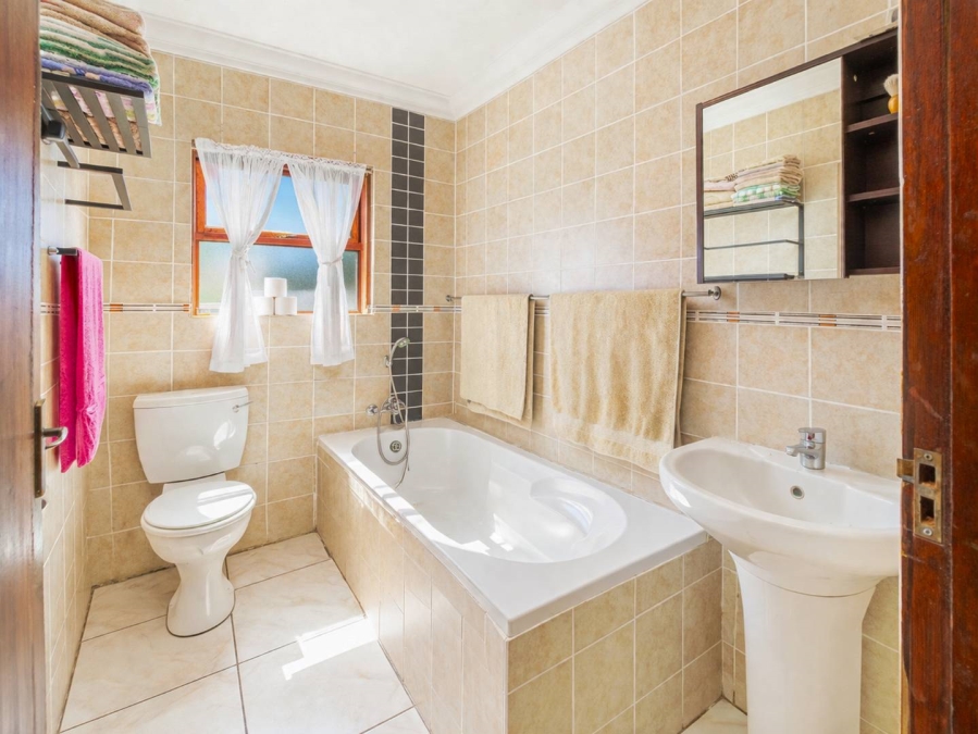 5 Bedroom Property for Sale in Melodie North West